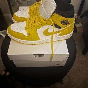 Jordan Women's Athletic Shoes in Yellow and White
